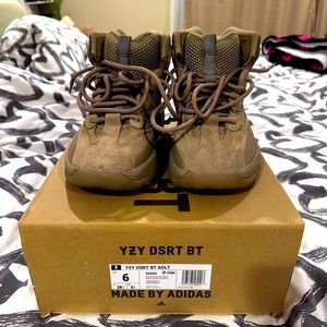 Yeezy Desert Boots - Size 6 (Grade School)